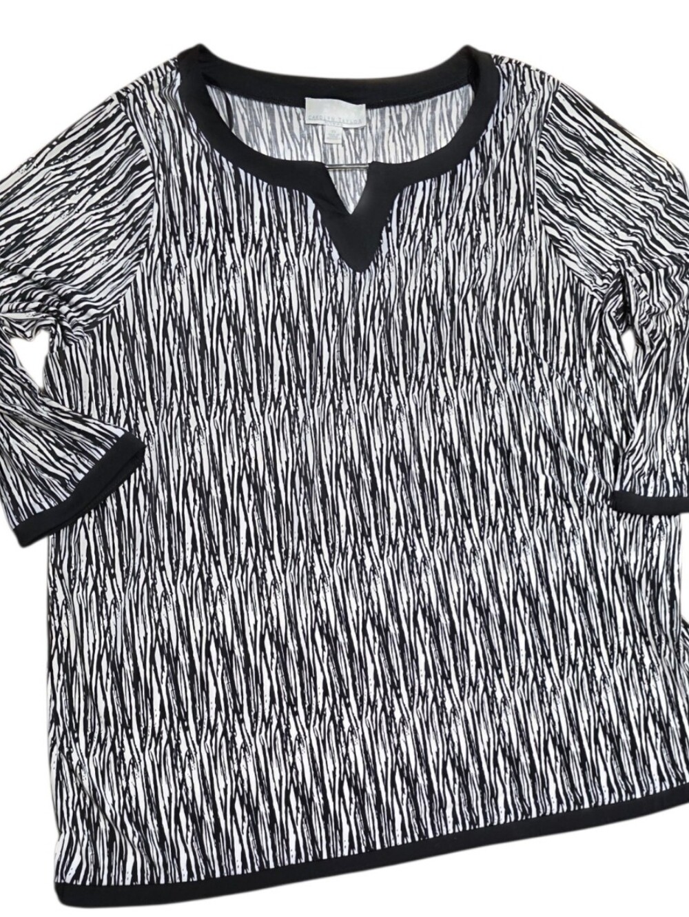3X Size Knit Top Outlined In Black Pattern